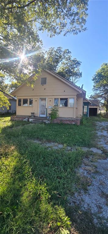 This two bedroom home is the project you have been looking for. You will find a ton of opportunity with this affordable 2 bedroom home in Nevada MO. Set your appointment to view today.