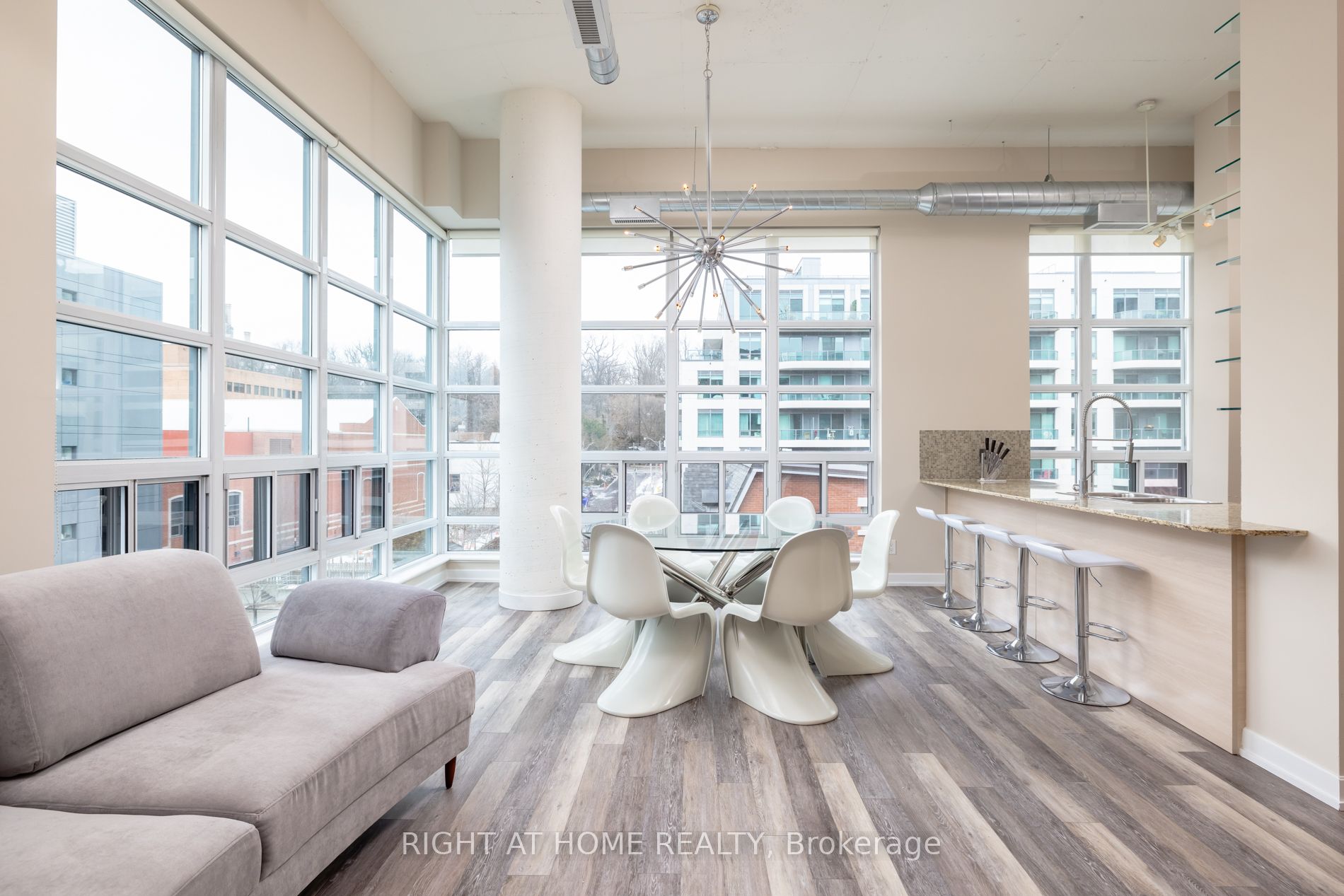 380 Macpherson Ave 306