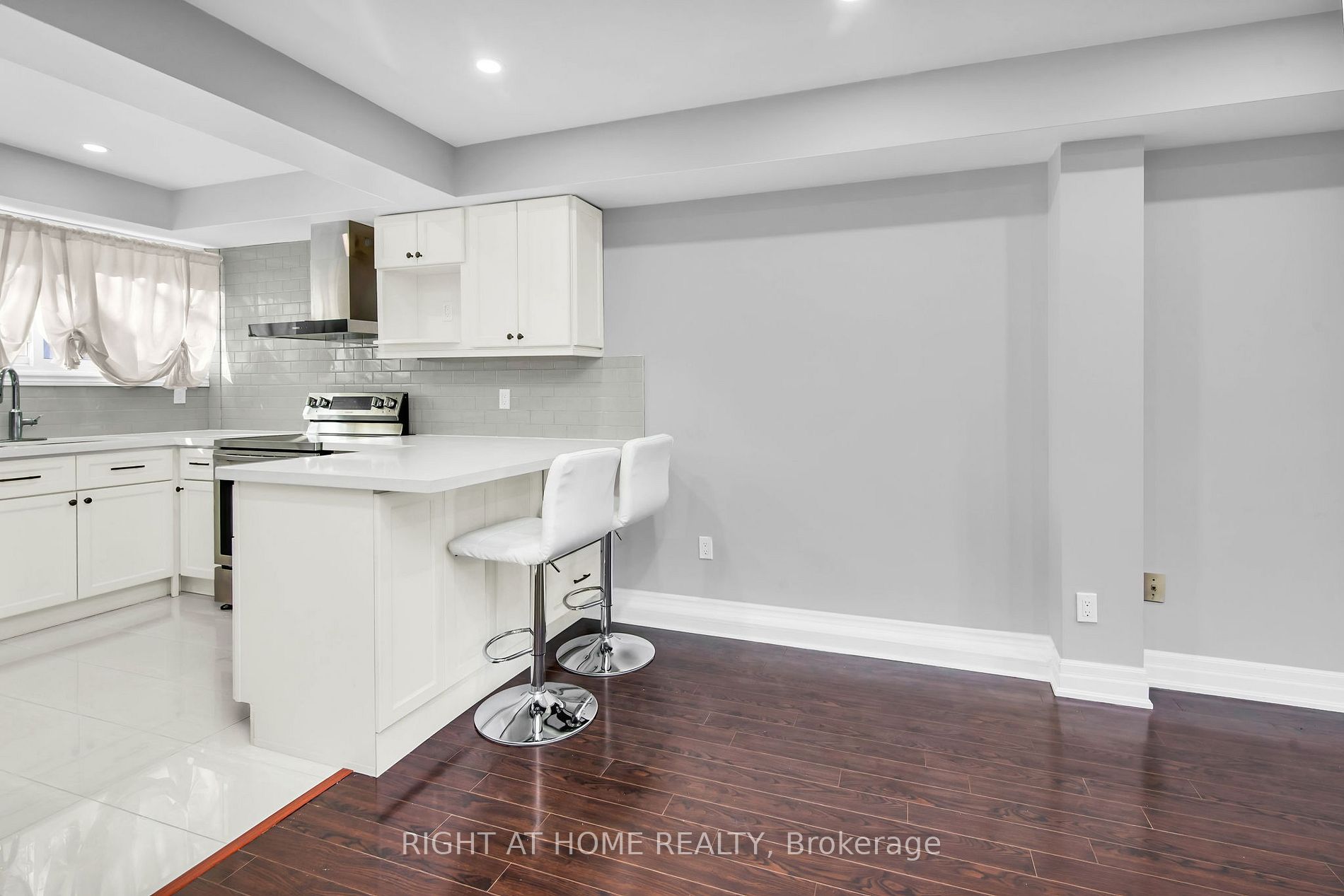 2716 E St Clair Ave 13