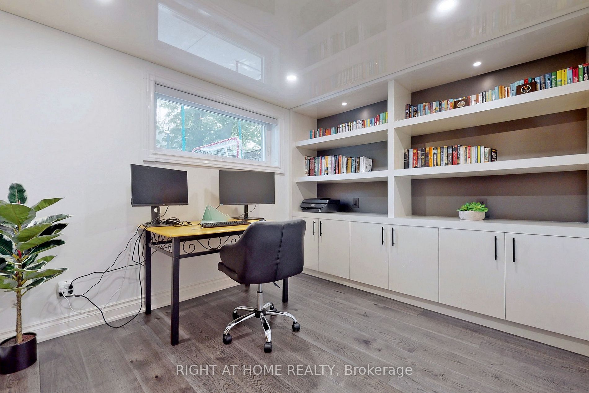 3072 Lenester Dr
