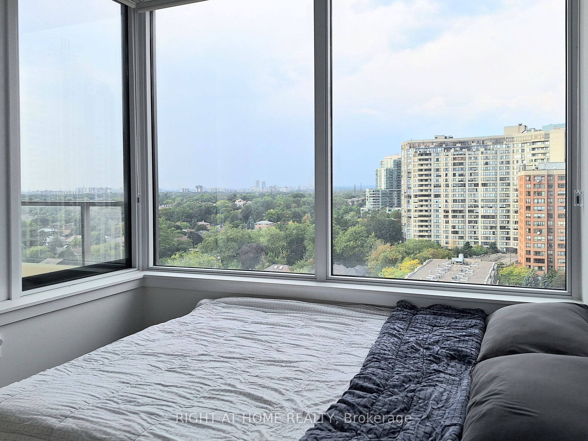75 Canterbury Pl 1715