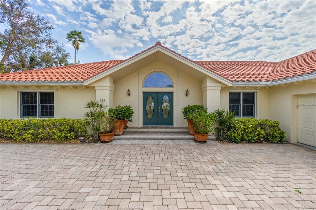 700 Old Compass Road