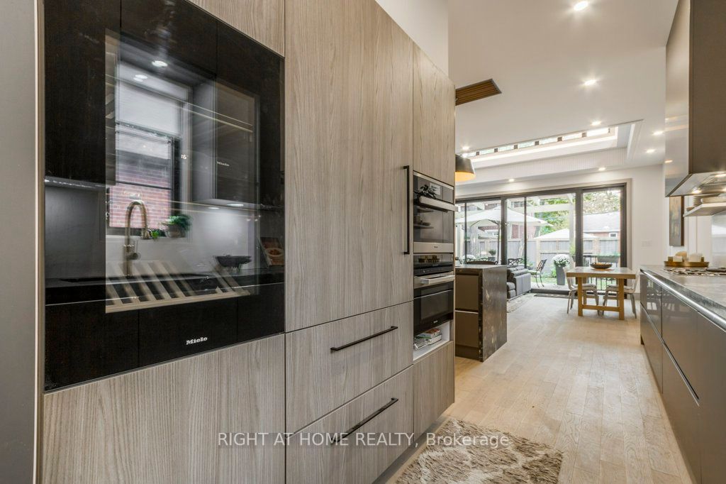 118 Martin Grove Rd