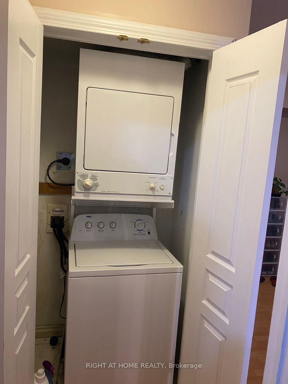 200 E Burnhamthorpe Rd 1504