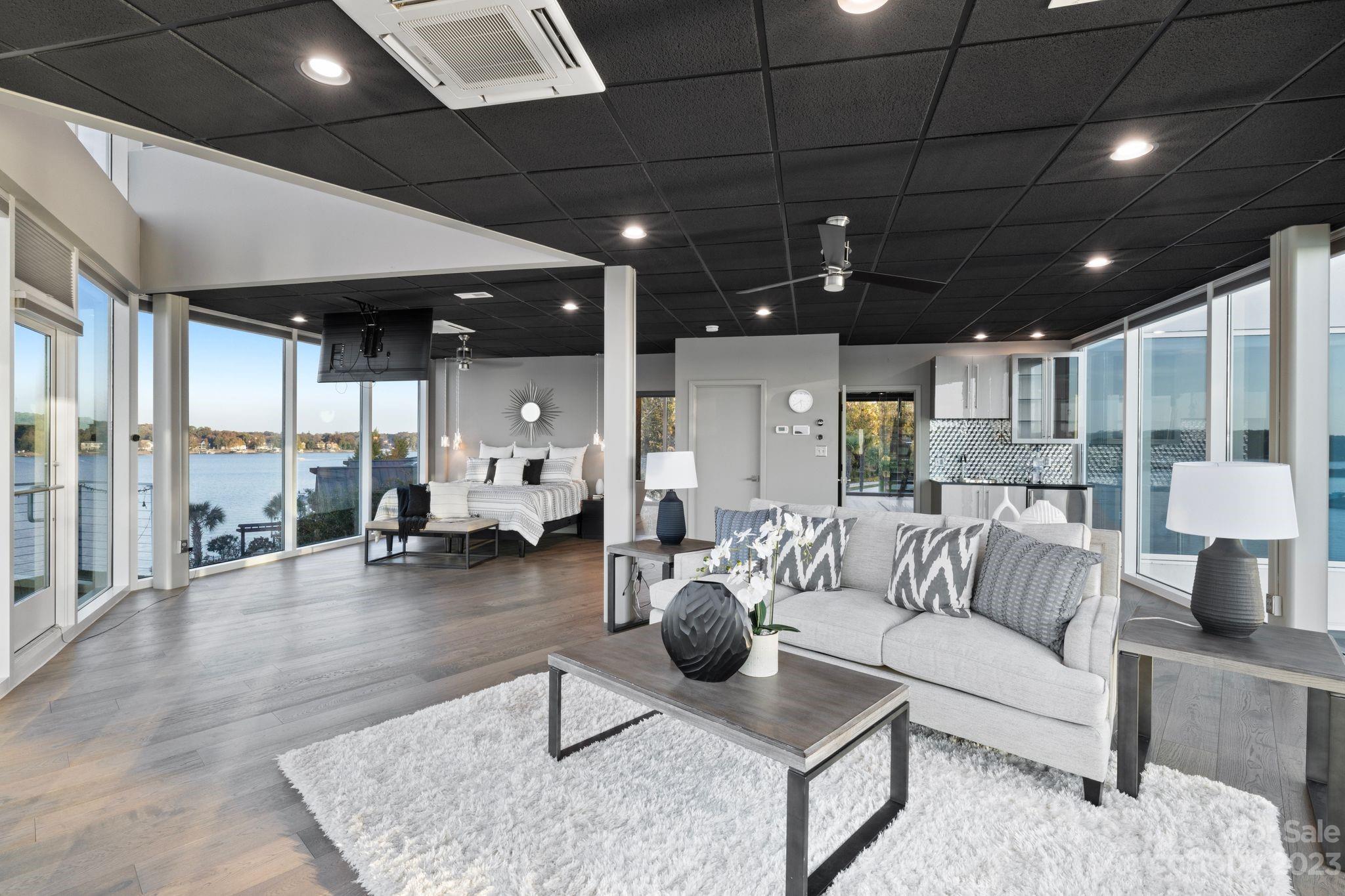8776 Harbor Circle