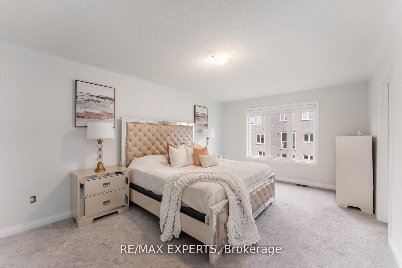 1583 Stovell Cres