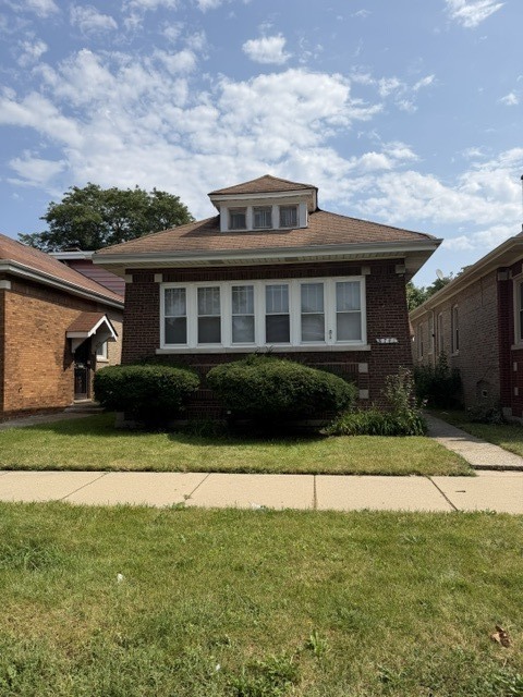 Traditional Chicago Bungelow ready for an investor to rehab her and bring her back to life