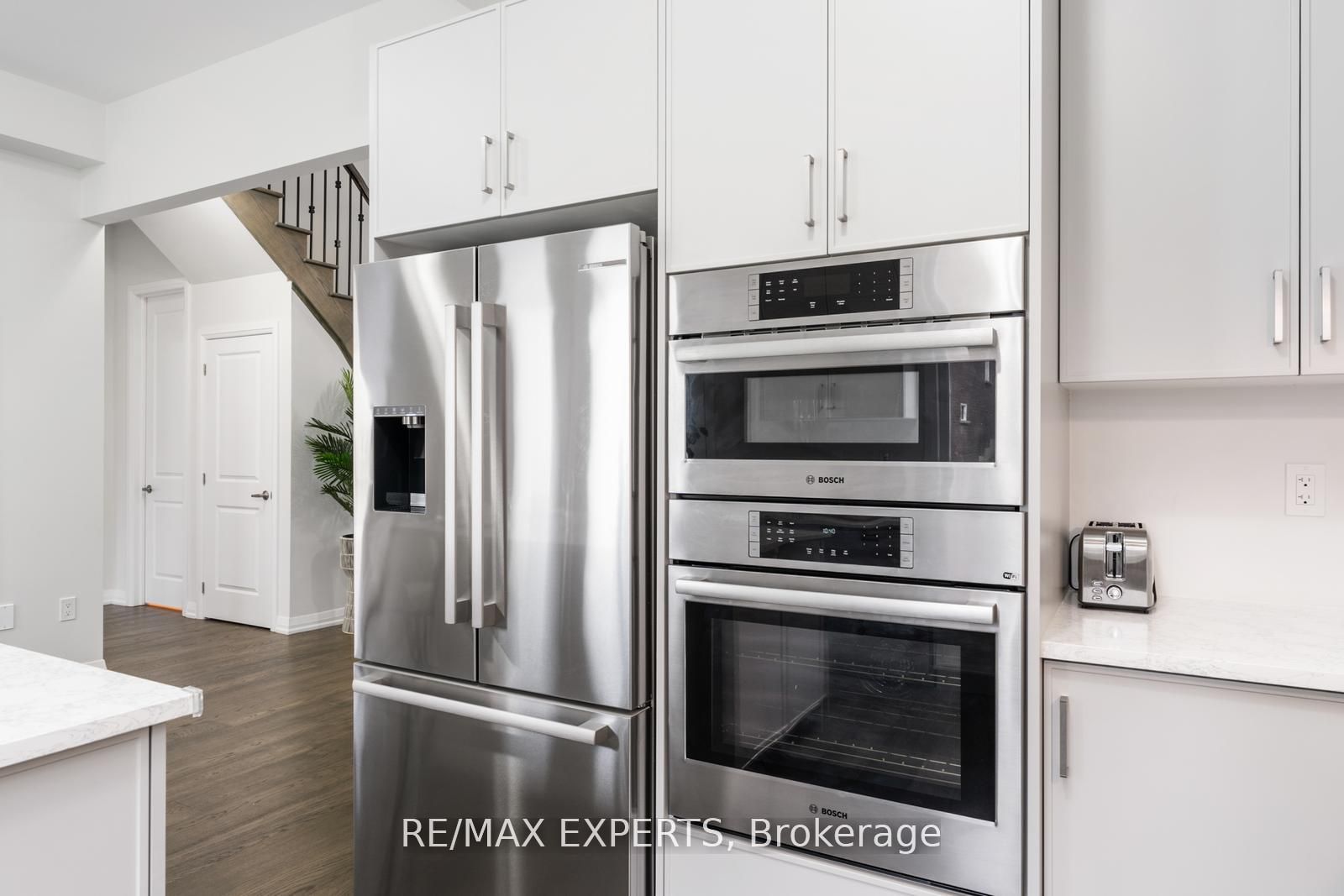 1583 Stovell Cres