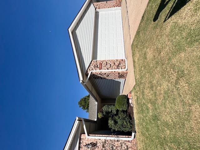 Great area! Good size Living with Stone Fireplace! Nice Kitchen w/Ceramic Tile and Lots of Cabinets. Inside Utility. Spacious Bedrooms. Backyard has Covered Patio.