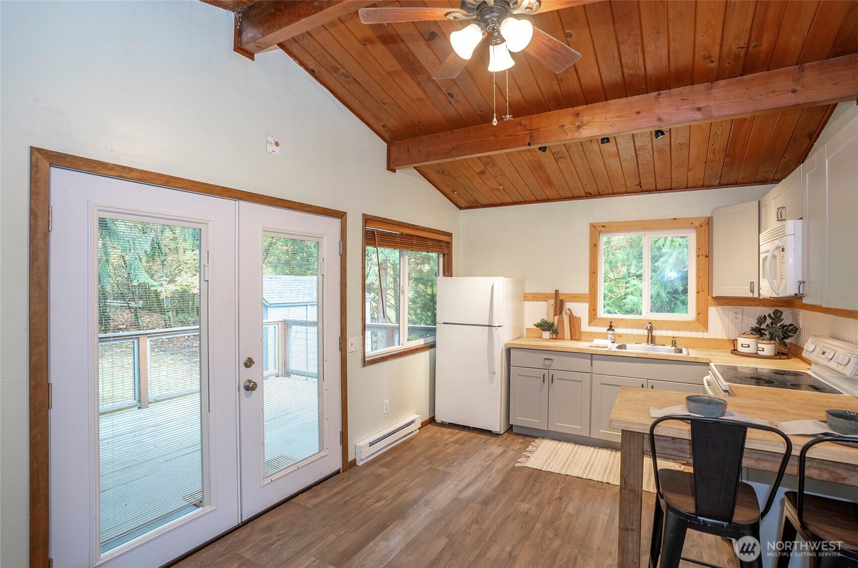 70 E Larchmont Place