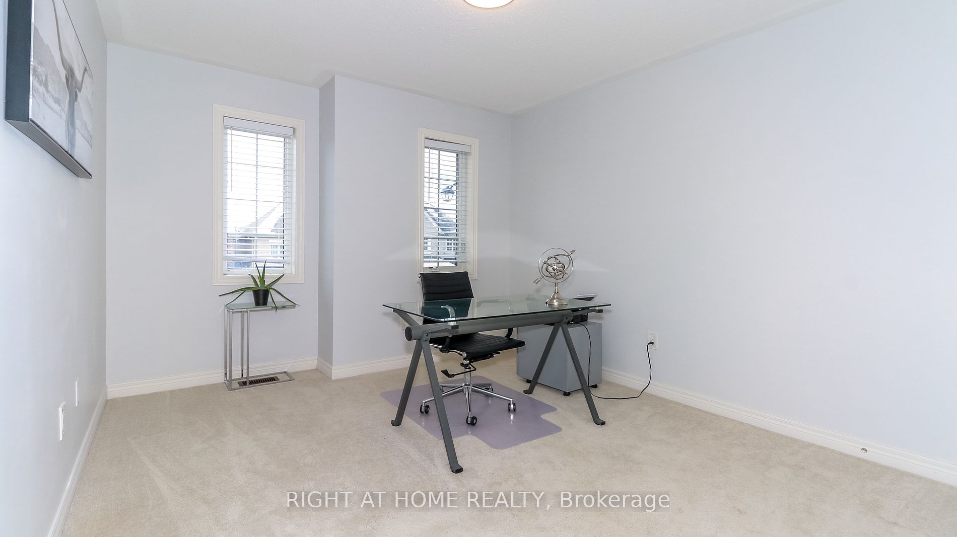 23 W Beechborough Cres