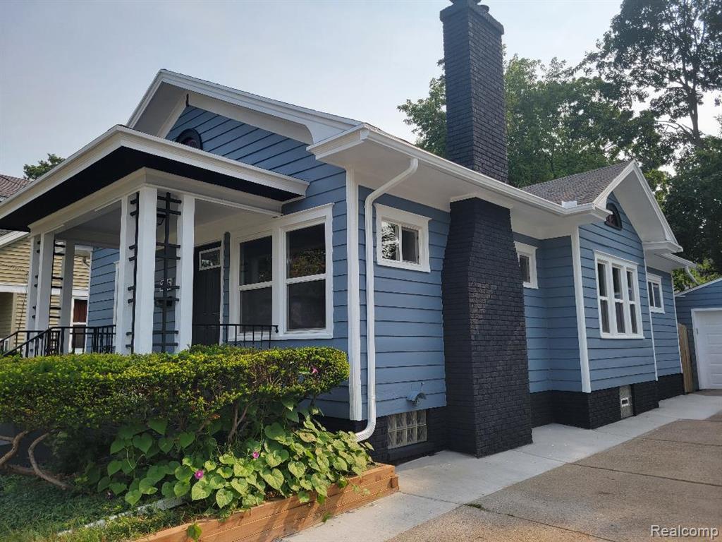 Superb location – Quiet Street.  This 4 bed, 1 bath, home has been nicely renovated.  Classy, elegant with lots of character.

Queen Anne returns, front porch, steel railing, 3 seasons room, 1 car garage, garage door opener and pad, rear covered porch, 2 level deck, fenced in back yard with privacy fence.  Central AC.  Newer windows.  Private concrete driveway.  2 exterior water spickets.  Exterior has been freshly painted.

Refinished hardwood floors throughout, new porcelain slate tile, ceiling fans, brand new kitchen, kitchen exhaust fan, full bathroom with tile and formal dining.  Just about every room has crown molding.  All the rooms are nicely sized.

4th bedroom is on the 2nd floor with egress and skylight windows and carpet.

Brand new stove, microwave and dishwasher.  Gently used