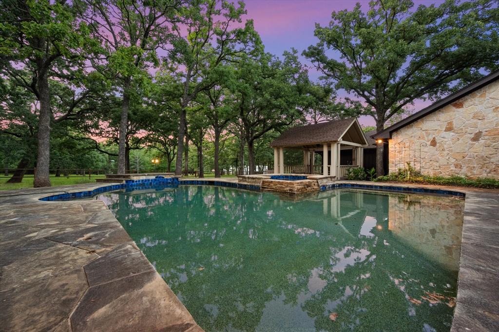 7 Woodland Drive