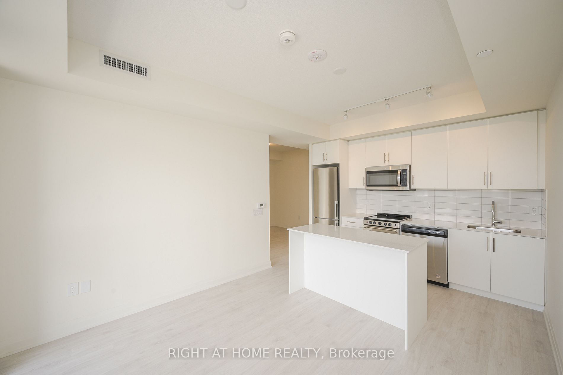 509 W Dundas St 605
