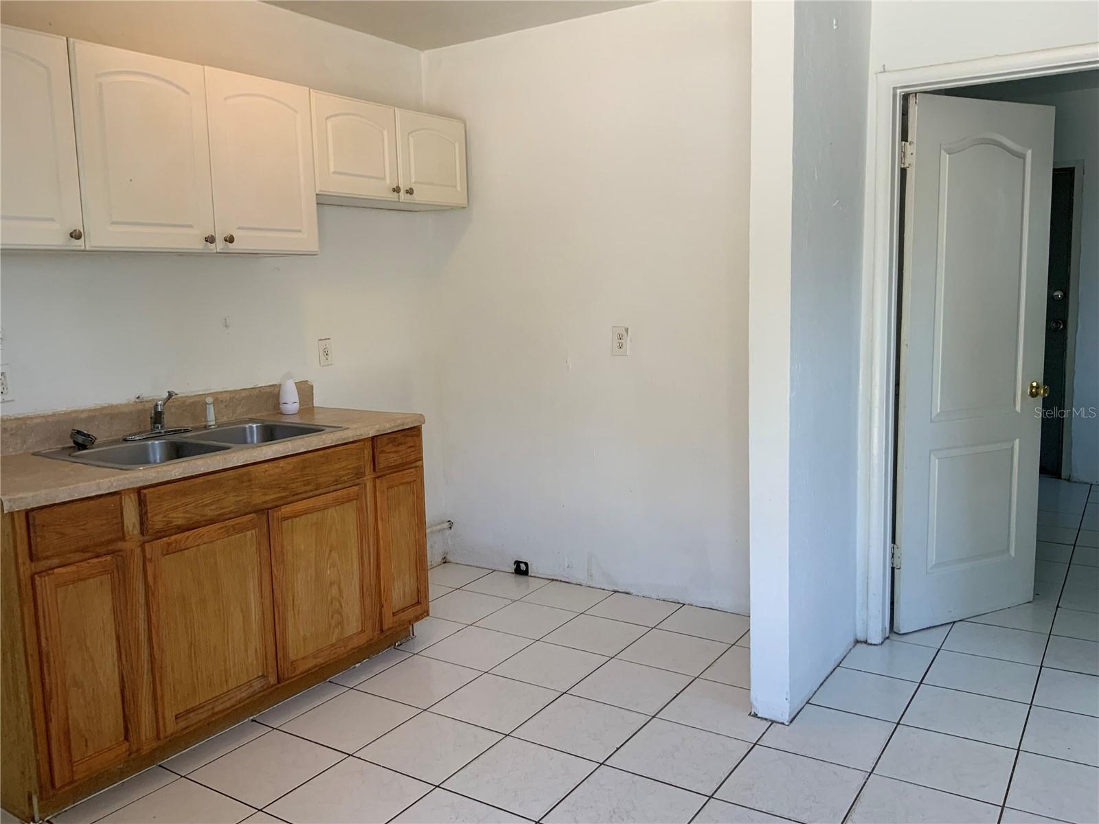 2926 N Orange Avenue