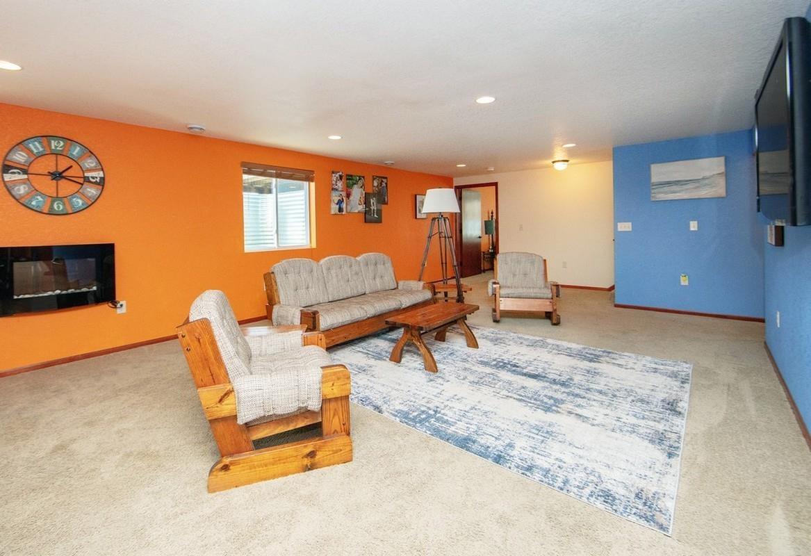 1210 N Walnut Street
