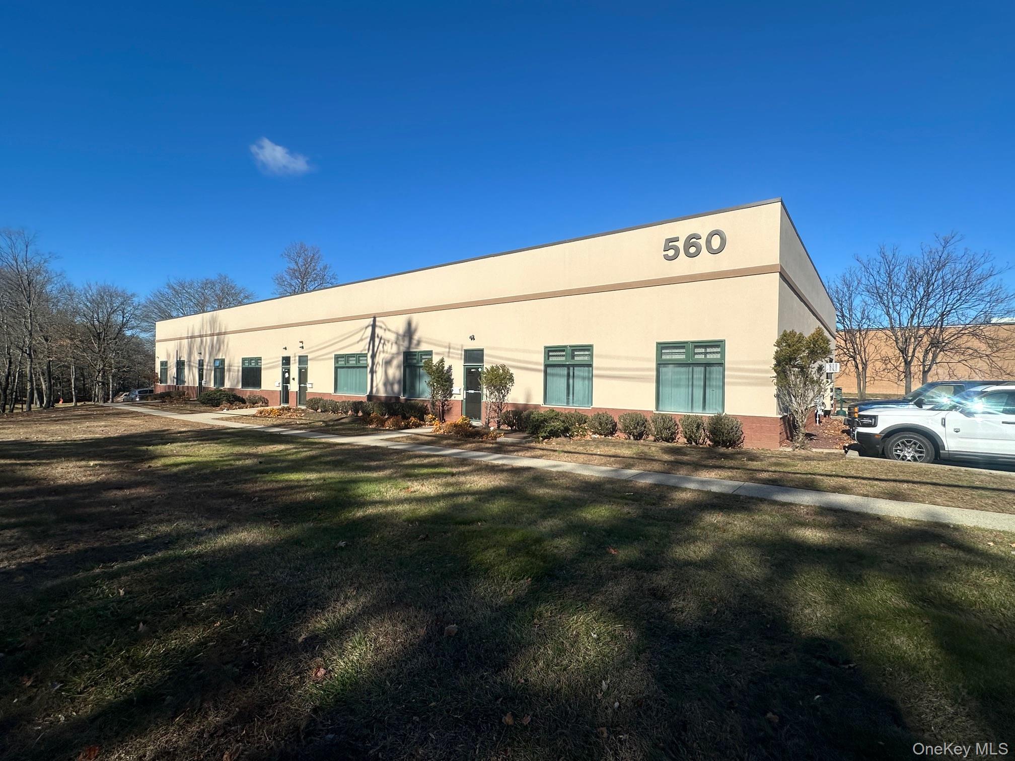 560 Bradley Hill Road W