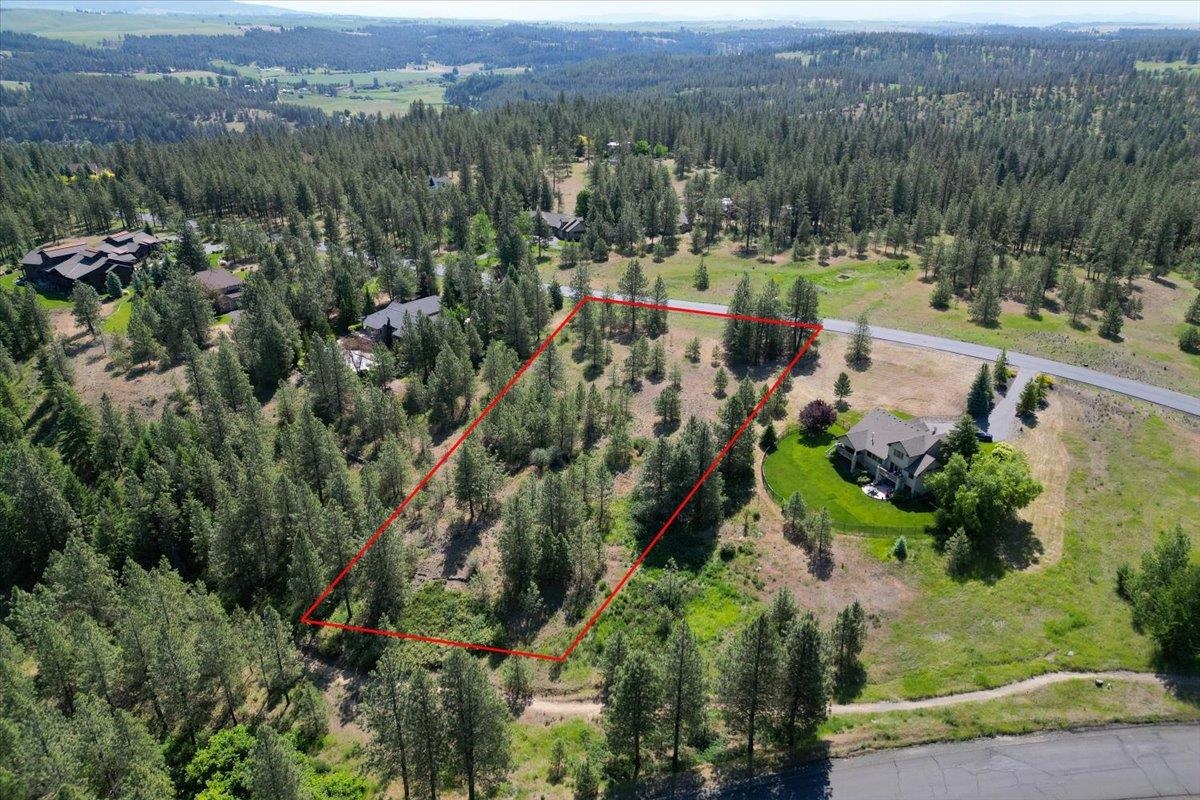 1305 E Wildflower Ln