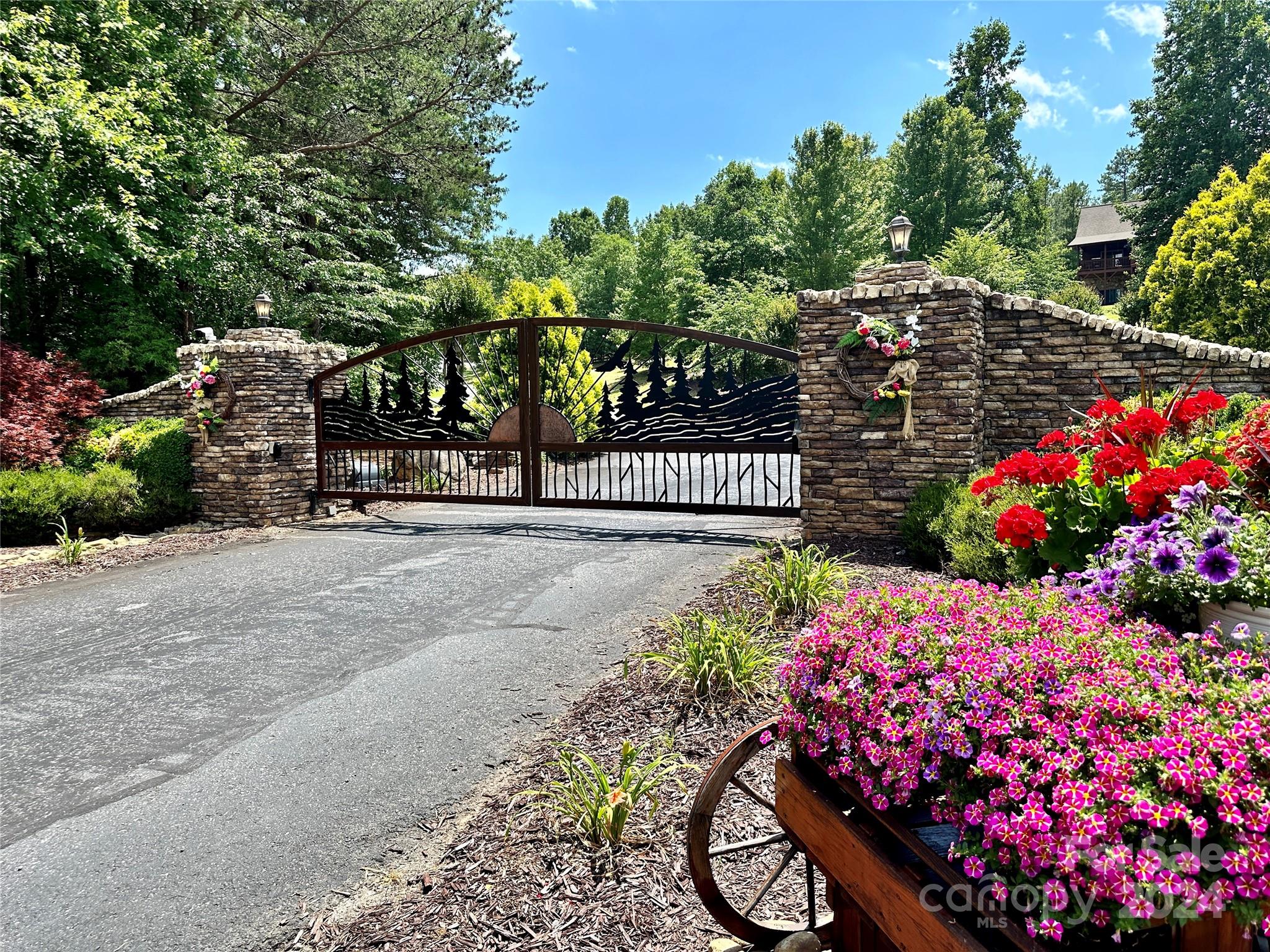 210 Grandview Loop