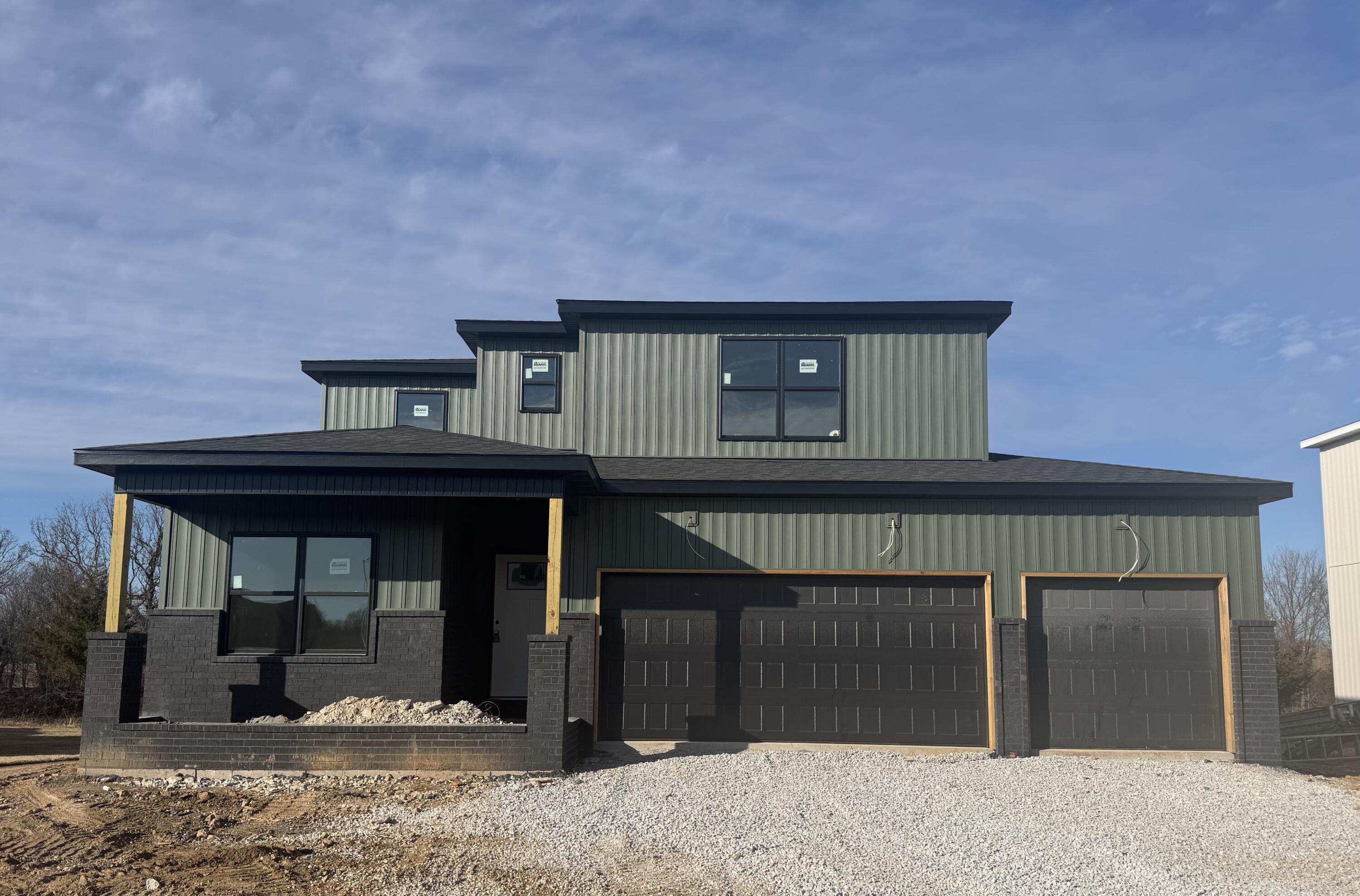118 E Acacia Circle