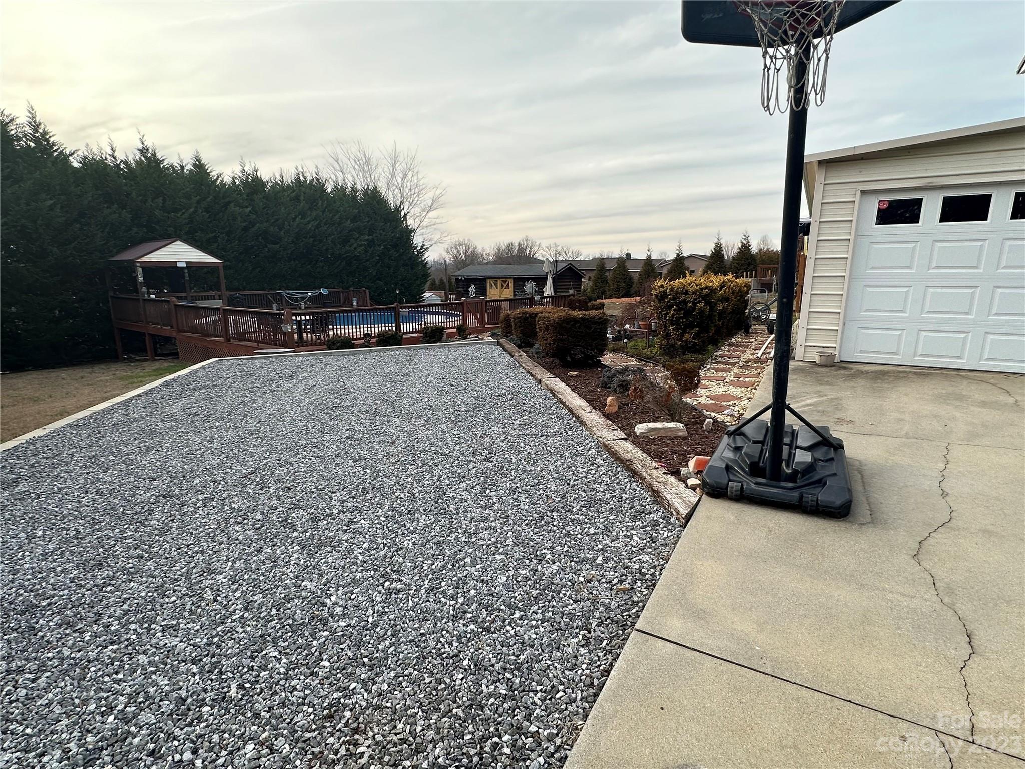 2704 Twin Meadow Drive