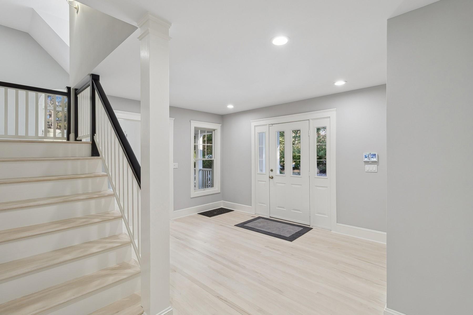 12 Bay Colony Court