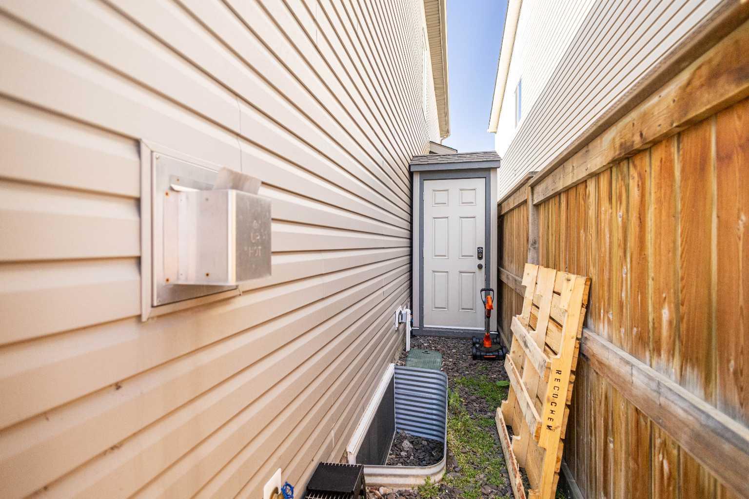 36 Aspen Hills Close SW