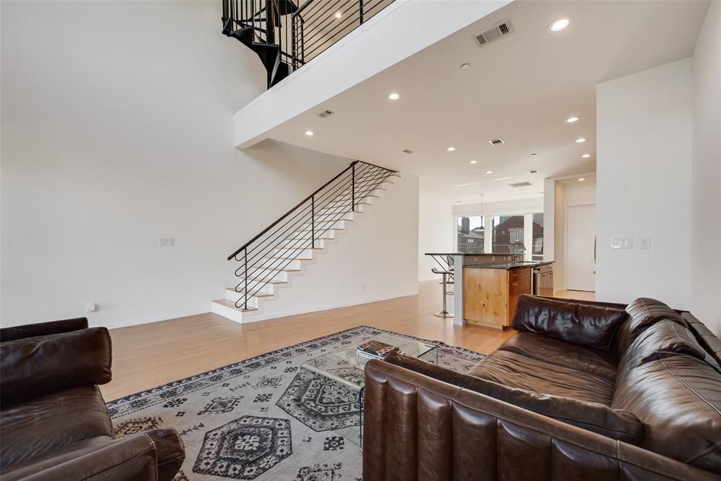 Stylish downtown Fort Worth loft with fresh updates throughout, including new interior paint and lighting. The open-concept main living area features soaring ceilings, oversized windows for abundant natural light.The kitchen connects seamlessly with the living space, offering granite counters, bar seating, stainless steel appliances, and plenty of cabinet storage for a functional yet inviting design.
This flexible floorplan includes a bedroom and ensuite bath on the main level, perfect for guests or a home office. Upstairs, the spacious loft-style bedroom offers privacy and includes a large ensuite bath with a jetted tub and separate glass-enclosed shower.
Enjoy skyline views from your private rooftop deck—an ideal spot for entertaining, relaxing, or catching the Panther Island fireworks. A two-car garage with EV charging adds everyday convenience to this lock-and-leave lifestyle.
With thoughtful updates and a prime location in the heart of downtown, this property blends urban style with modern comfort.