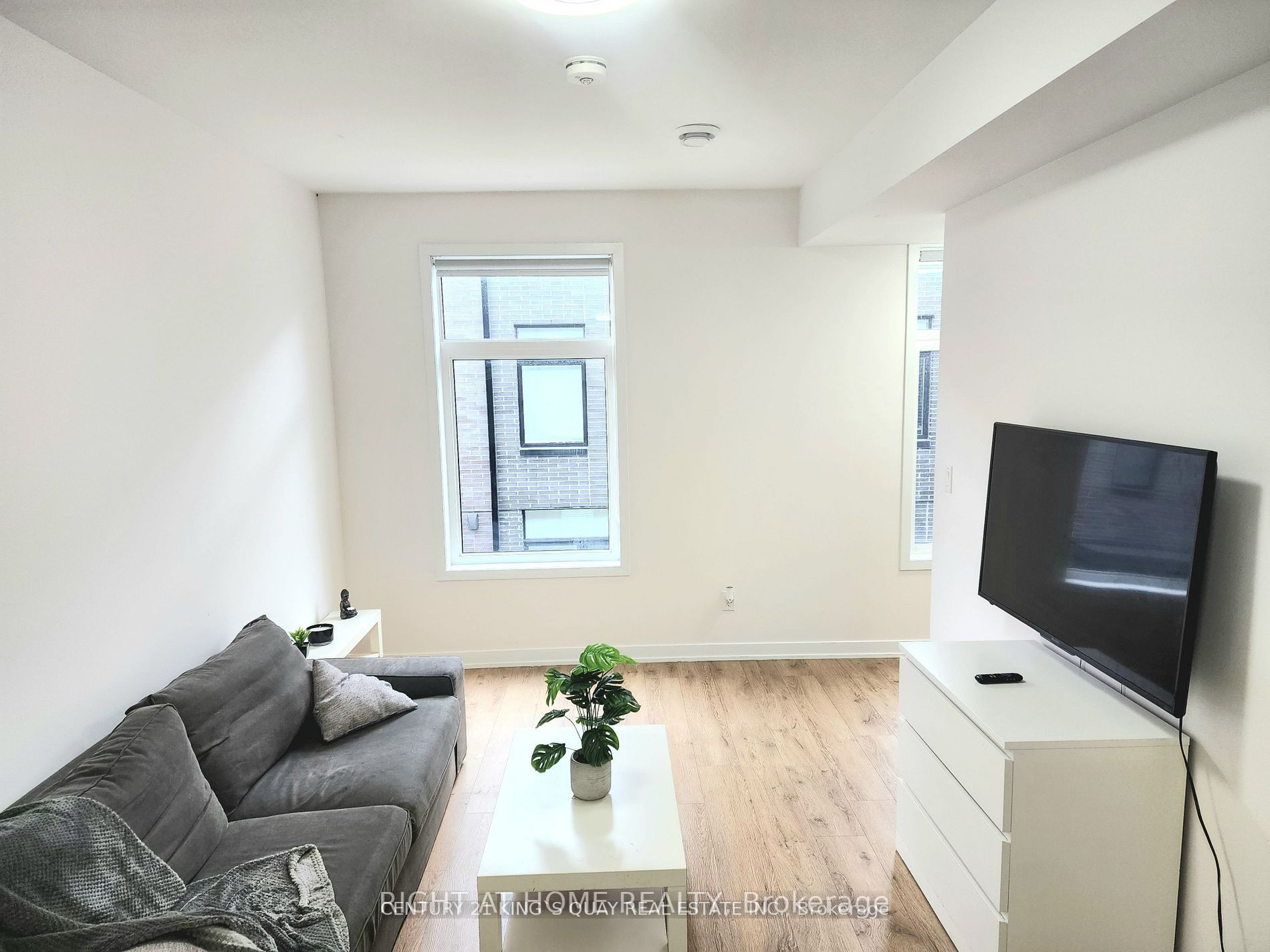 1740 N Simcoe St 42