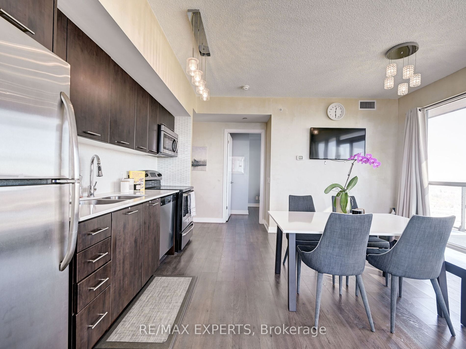 2212 W Lake Shore Blvd 4001
