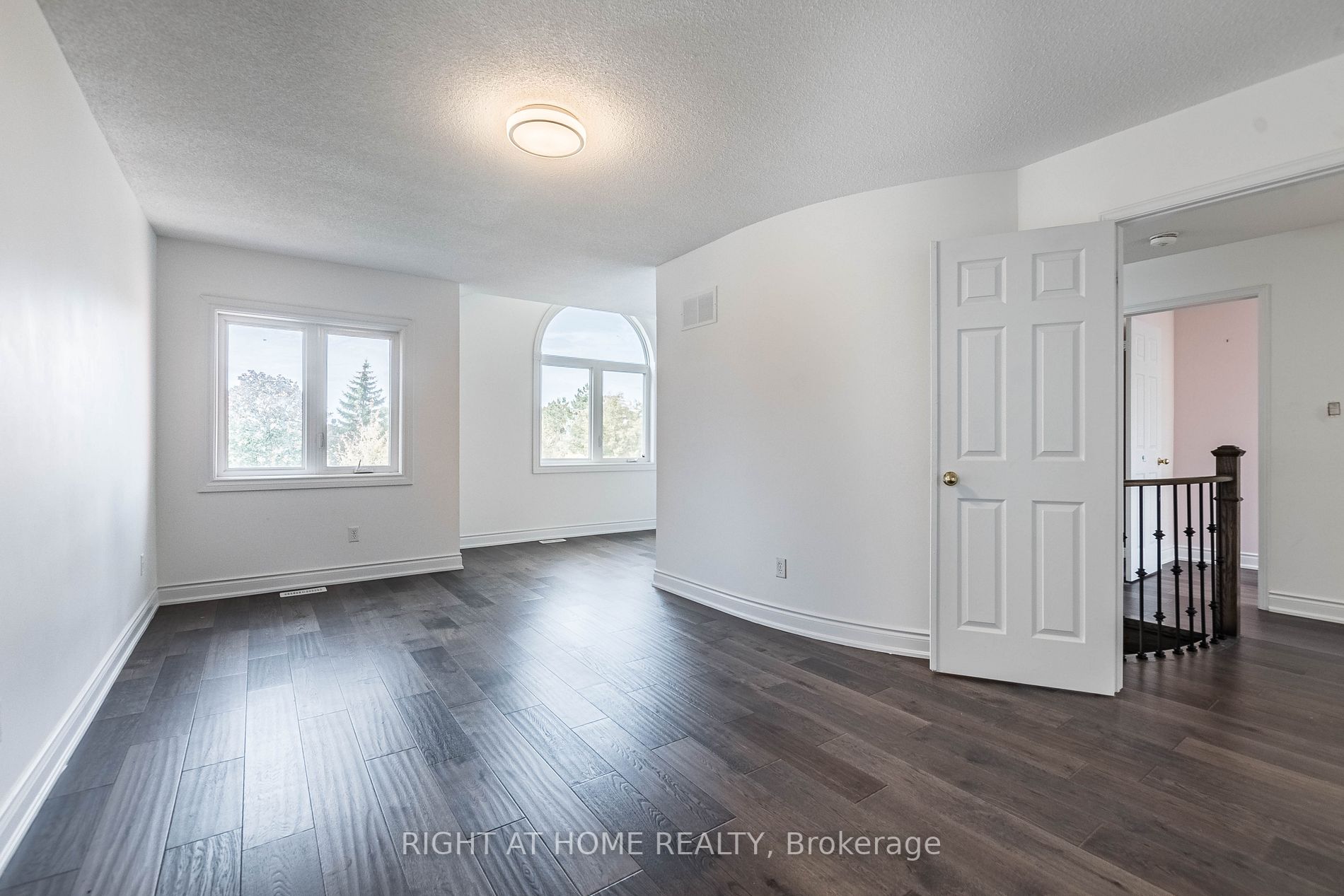 5579 Whitehorn Ave Upper