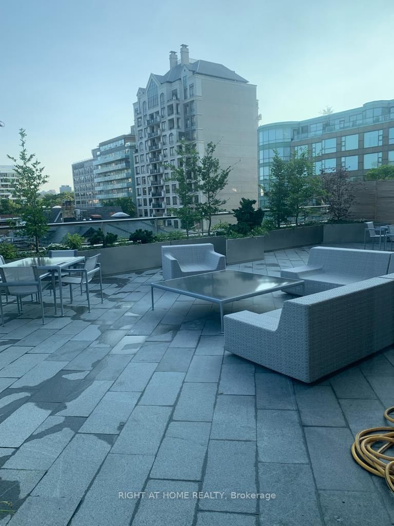 4 Lowther Ave 505