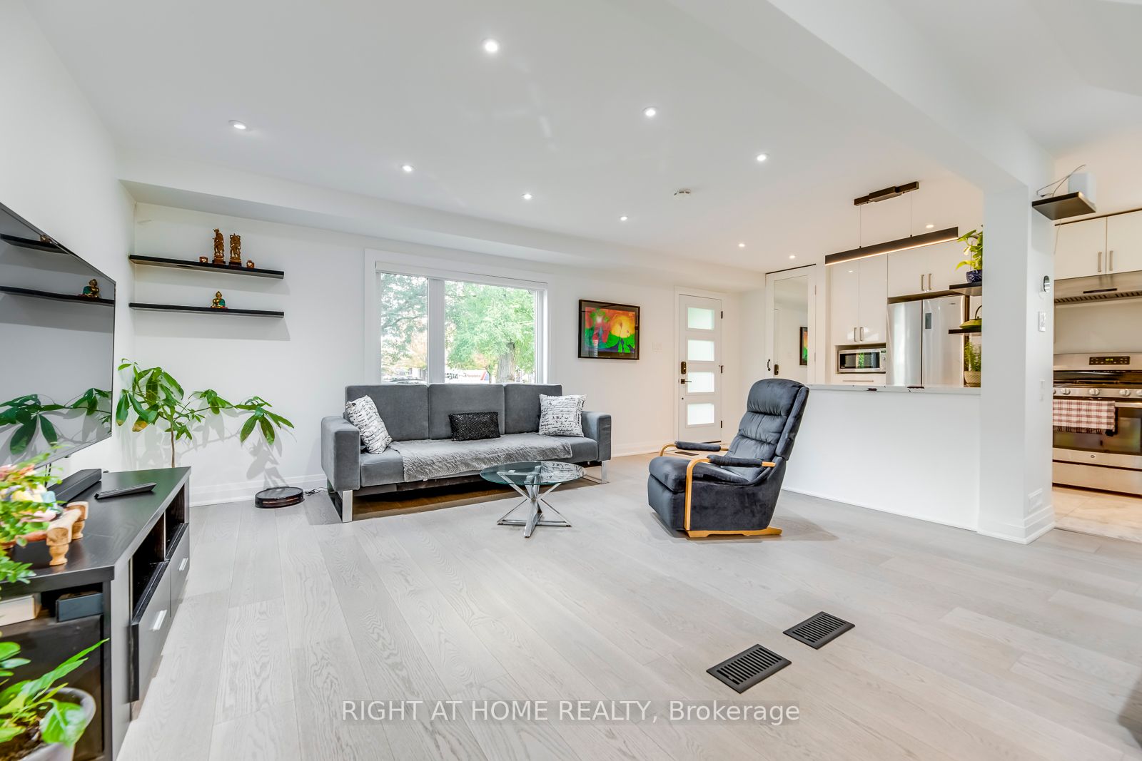 5 Saunders Cres