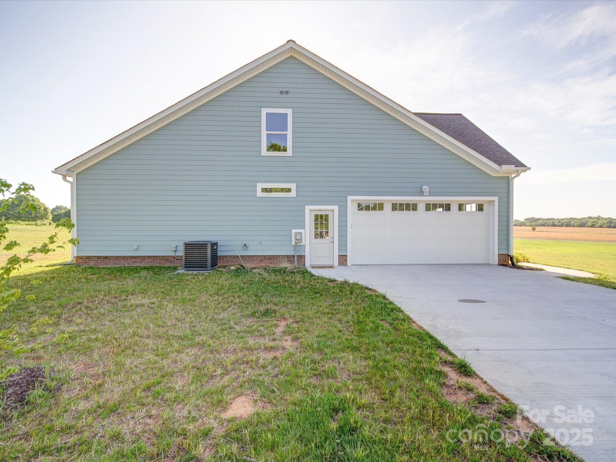 220 W Lawyers Road