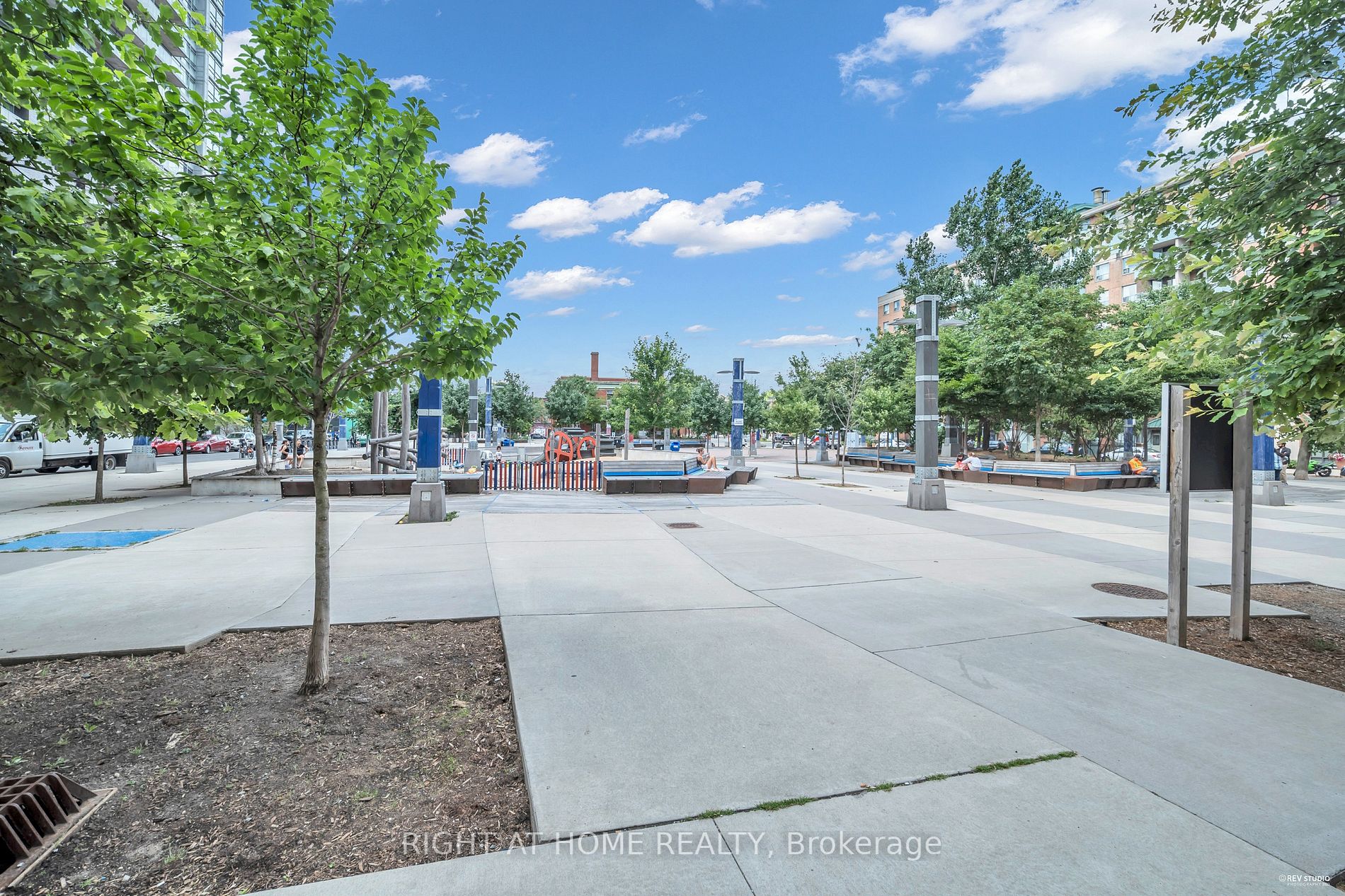 36 Lisgar St 619W