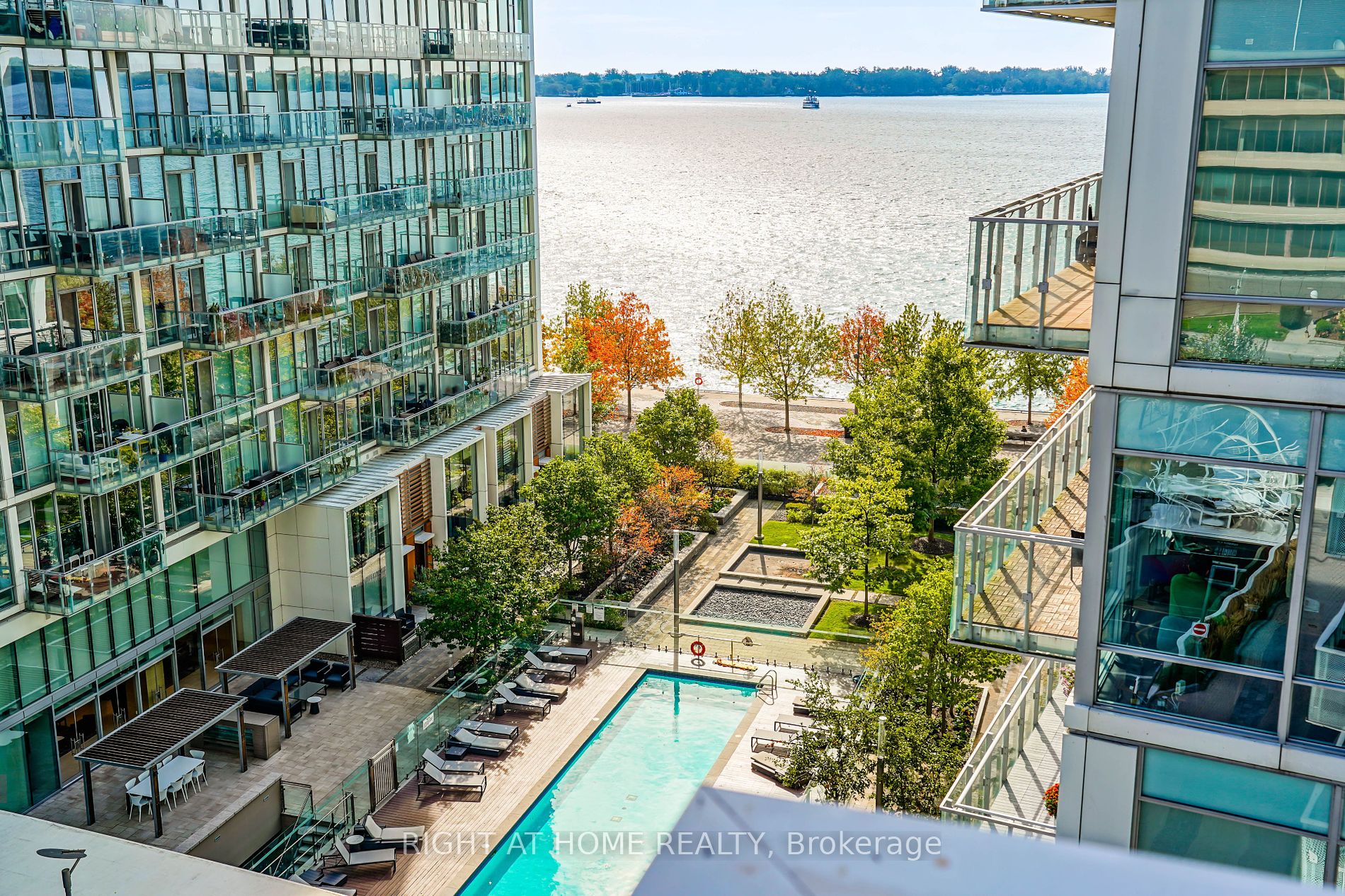 15 E Queens Quay 707