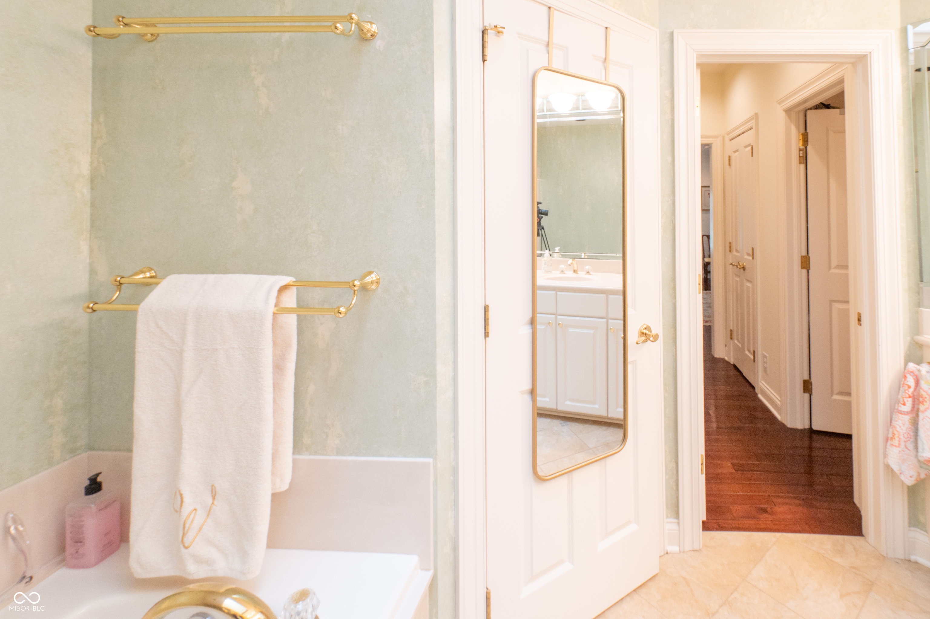 1700 Pathway Drive S