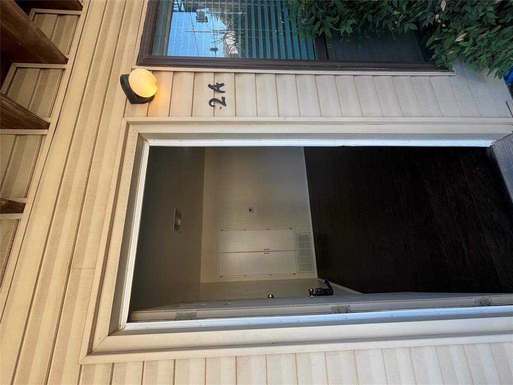 Move in Special..one month free with a 12 month approved lease.1 Bedroom, 1 Bathroom, Approx. 544 Sq. Ft.A quaint little apartment that contains bottom floor access.Comes with washer and dryer, refrigerator, range, and dishwasherListing broker is an owner of this property with real estate with license #071687Tenant pays Electric, Gas, and Water.***Accepts Norman Housing***(Move in special subject to NHA guidelines and most likely only applies to tenant portion if allowed)Pets Welcome (2 PET LIMIT):1 Pet - $300 Deposit + $25/mo Pet Rent2 Pet - $400 Deposit + $40/mo Pet Rent