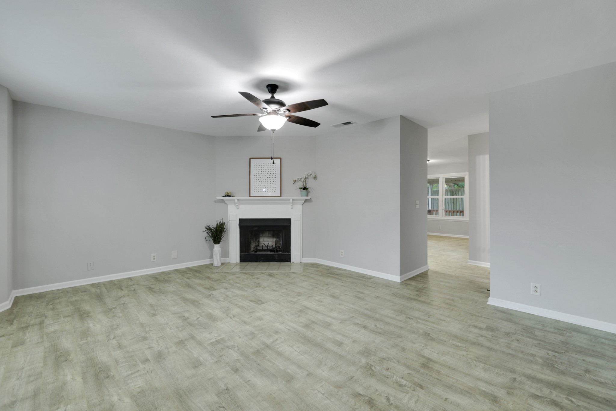 304 Hillside Ct