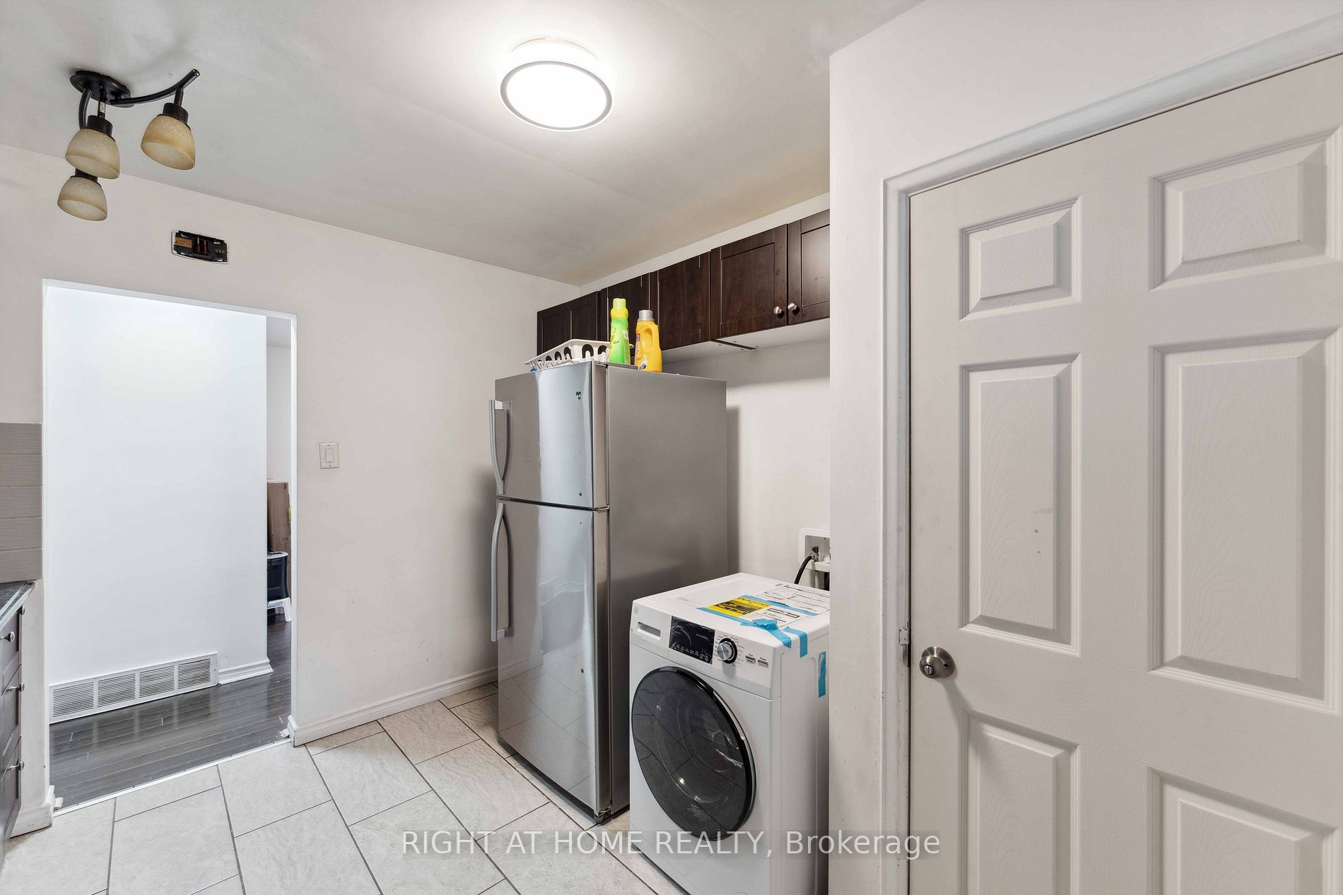 1274 E Cobden Rd