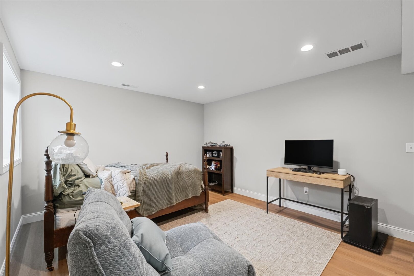 1920 Roseland Drive
