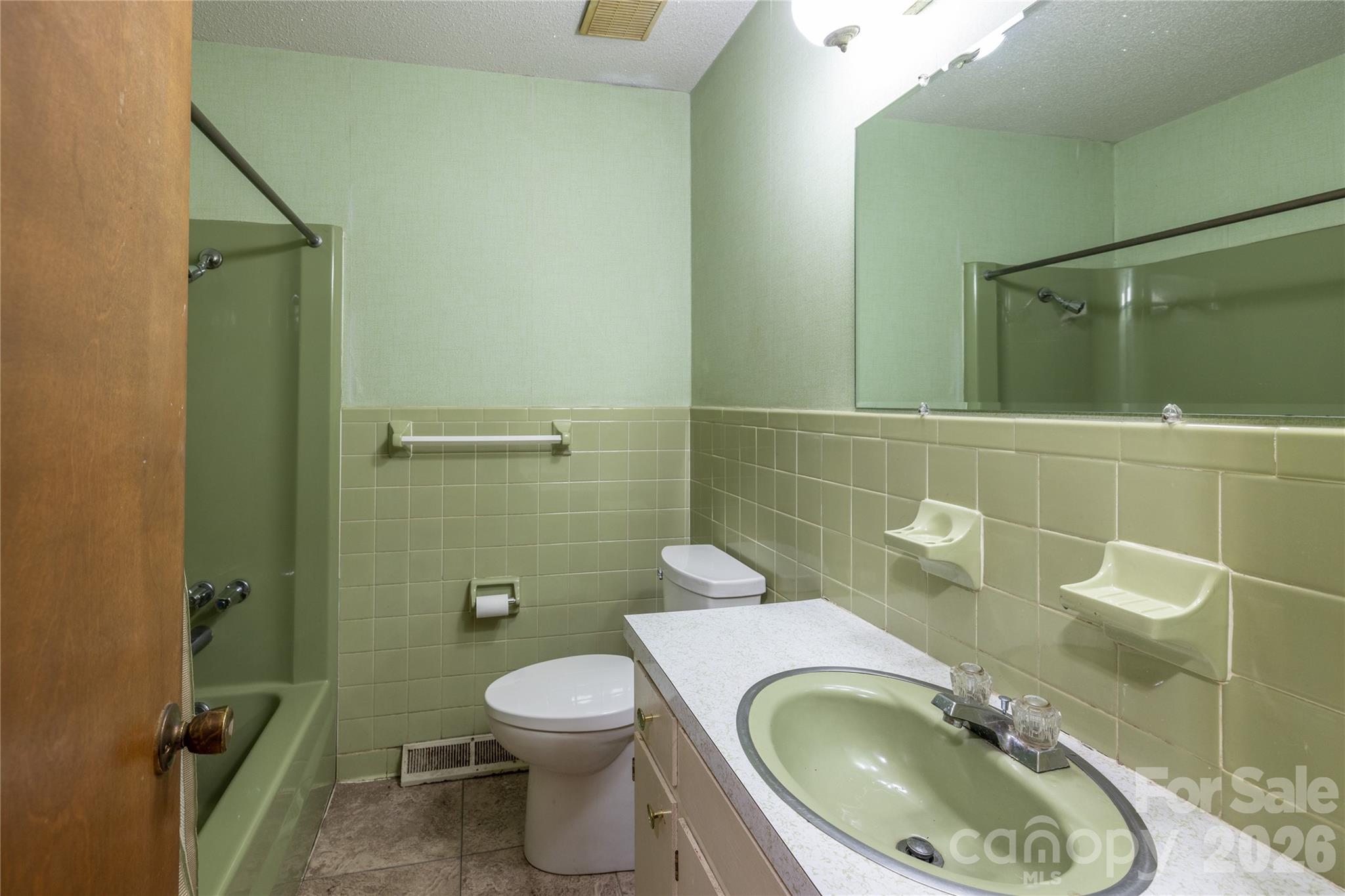 2209 Woodhurst Lane