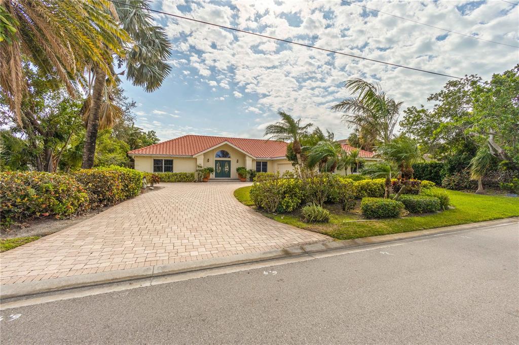 700 Old Compass Road