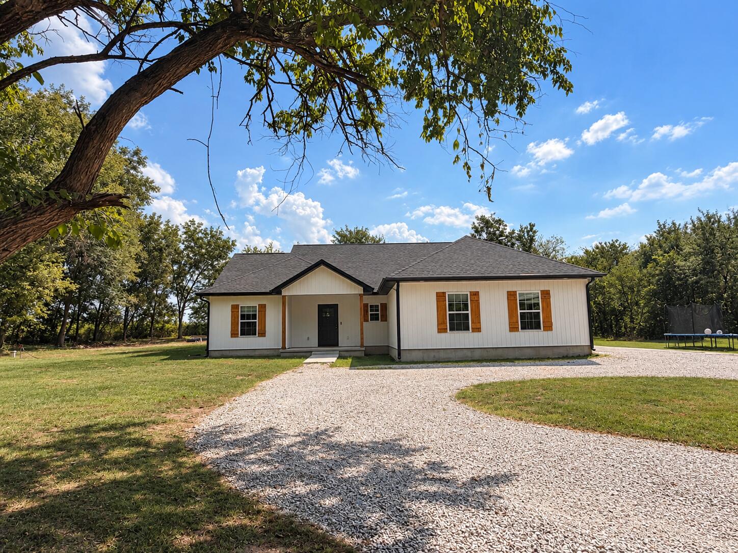 916 E 438th Road
