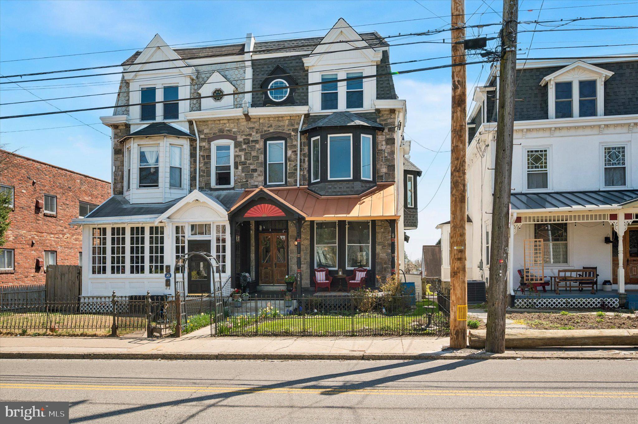 561 Leverington Ave  