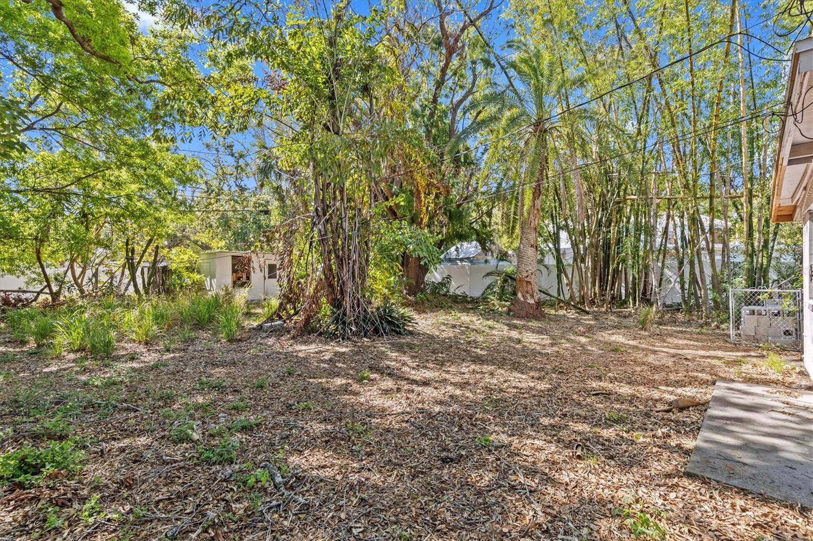 164 NW Lincoln Circle N