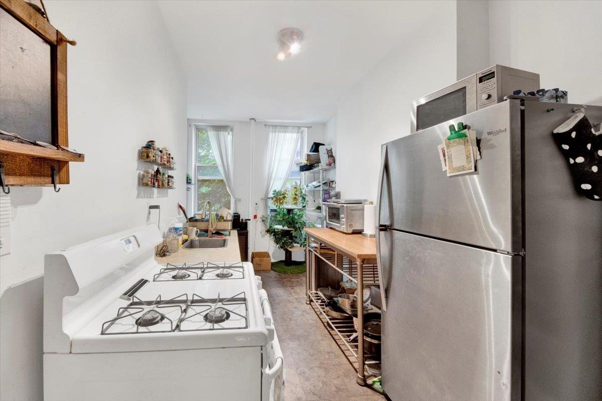 616 E 9th Street 2W