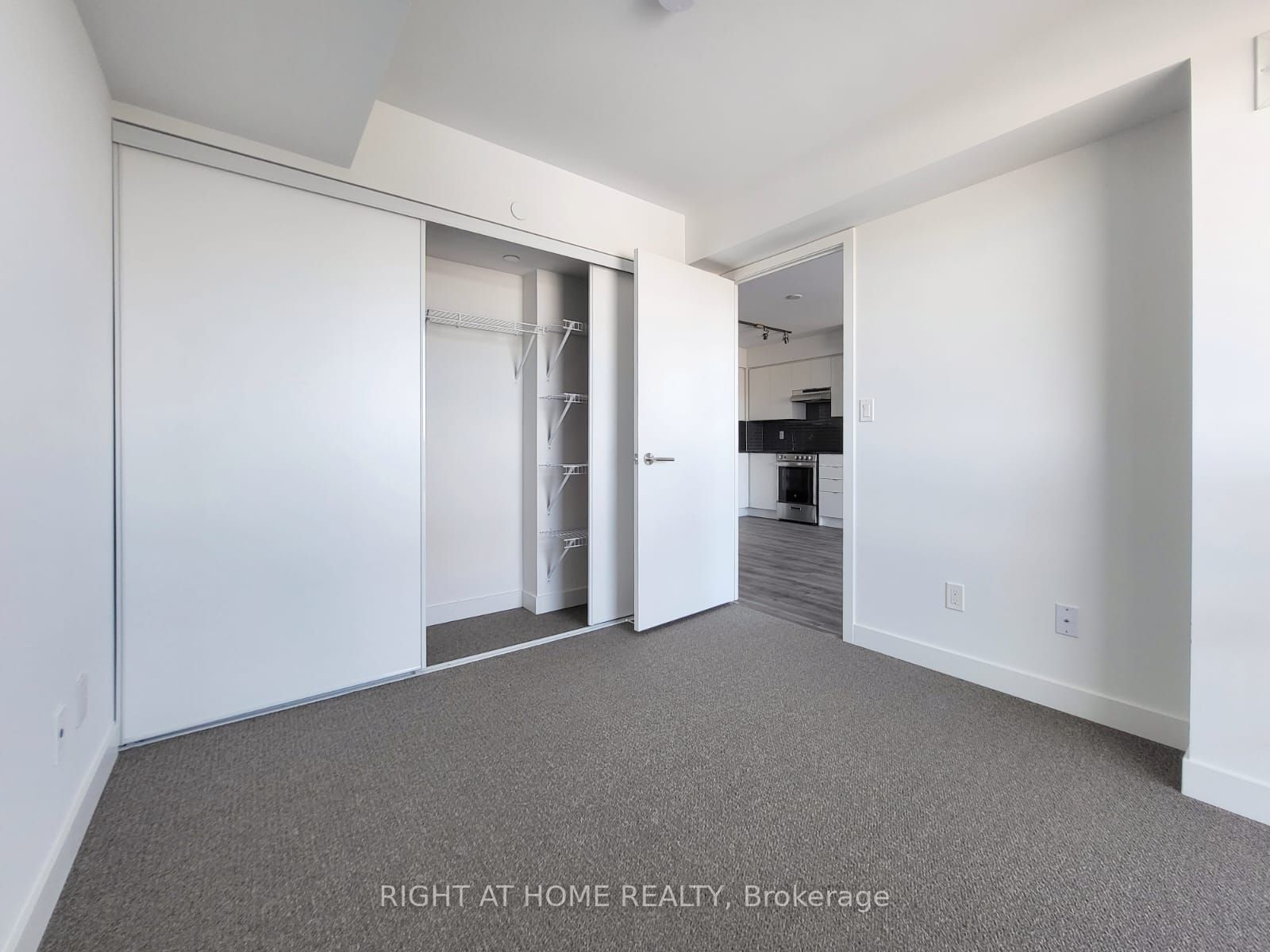 120 Varna Dr 1115