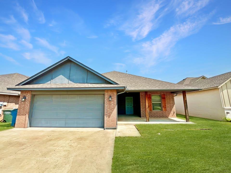 This wonderful 4 bedroom Home is ready for you to move-in!  Conveniently located near shopping, dining, and only a few minutes to I-35 and UCO. 

4 Beds | 2 Baths | 2-Car Garage
Granite Countertops
Primary Ensuite with Private Bathroom and Walk-in Closet
Fresh New Paint! 
Fully Fenced Backyard (Pet Friendly- ask us for details)

Schedule your tour today!