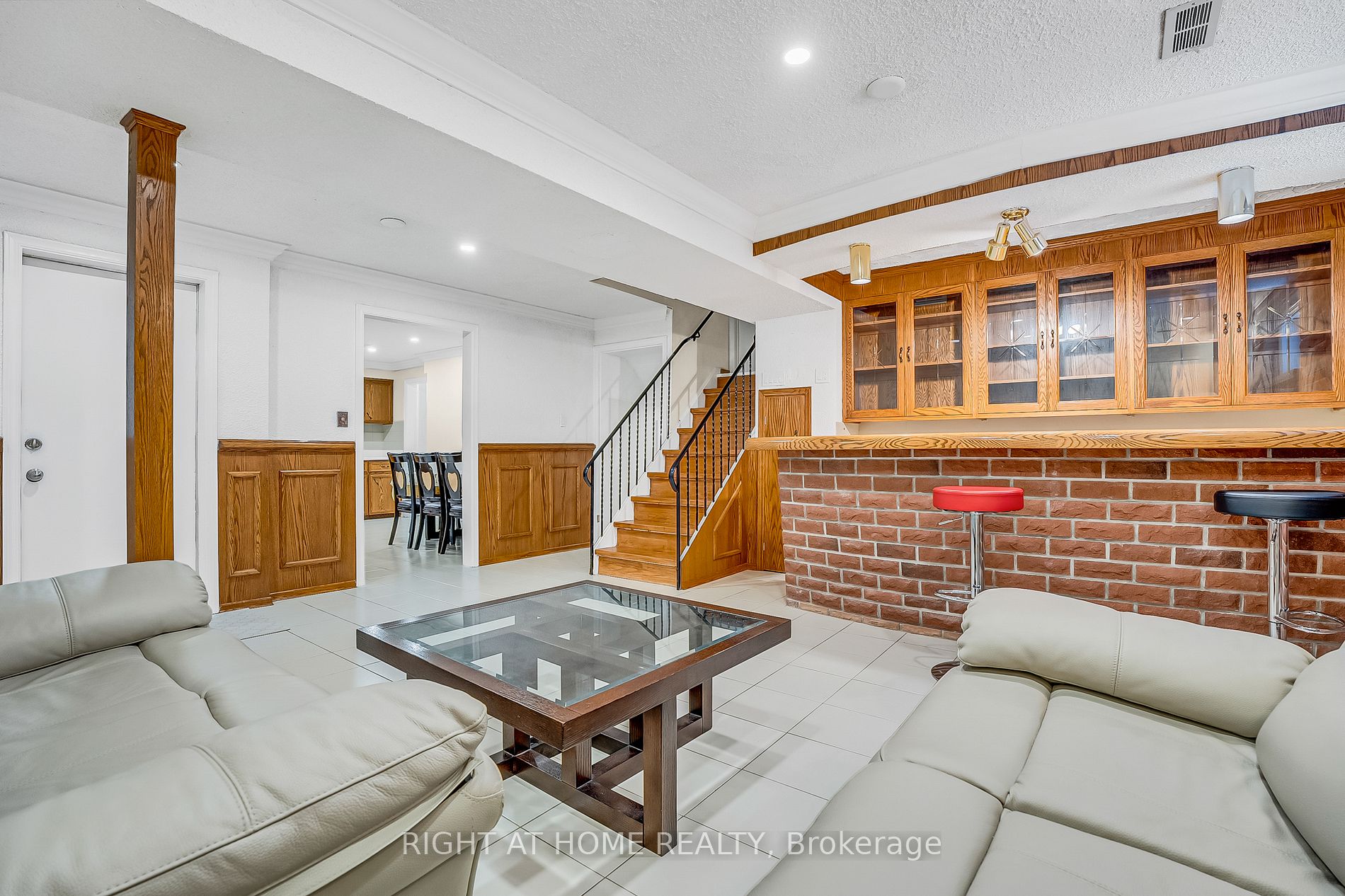 288 Huntsmill Blvd Bsmt